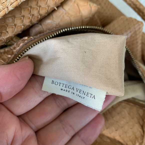 BOTTEGA VENETA snake skin bag. Great condition. Beautiful Bag. - Picture 2 of 14